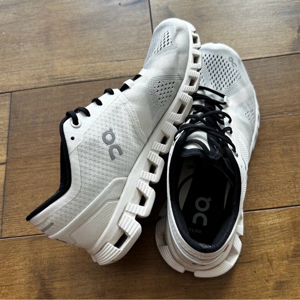On Running Cloud,  White and Black Running Shoes size 7.5 PLEASE READ BELOW - Picture 7 of 12